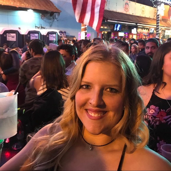 Meet your Posher, Jacquelyn - Picture 1 of 1